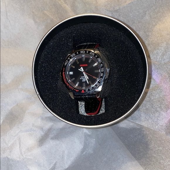 NWT-Casio-Men's Edifice Quartz Watch - Picture 6 of 7